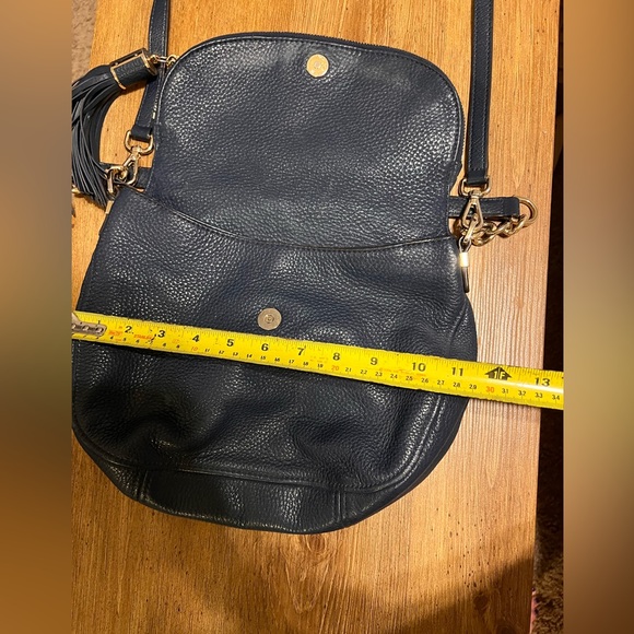 Michael Kors medium Bedford tassel purse - Picture 4 of 13